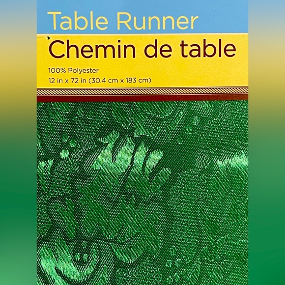 Elegant Home Collection Green Table Runner(Chemin de Table)100% Polyester - Picture 2 of 2